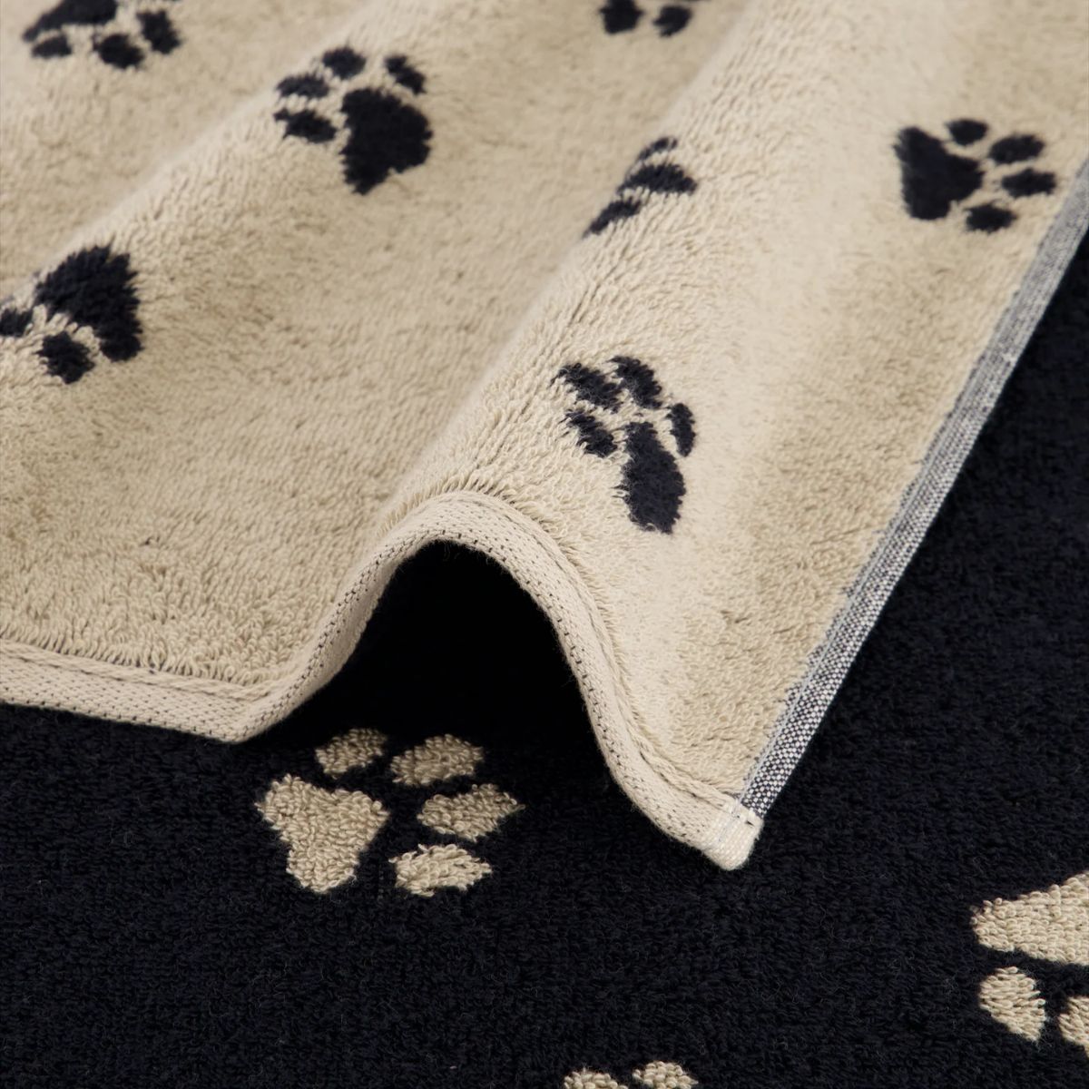 Cawö We Love Dogs - Paws - Sort/Beige (30 x 50 cm)